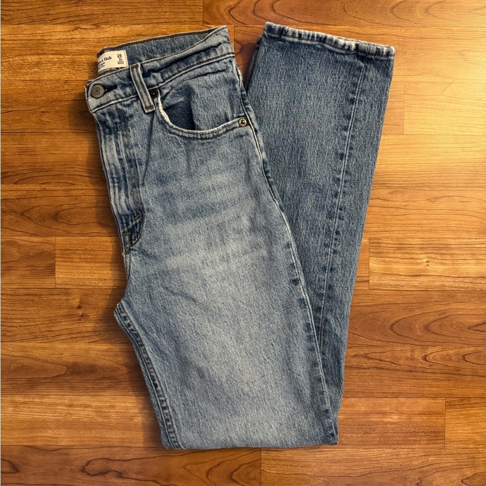 Abercrombie & Fitch Light Blue The ‘90s Straight Ultra High Rise